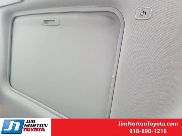 Used 2025 Toyota Sienna XLE image 27