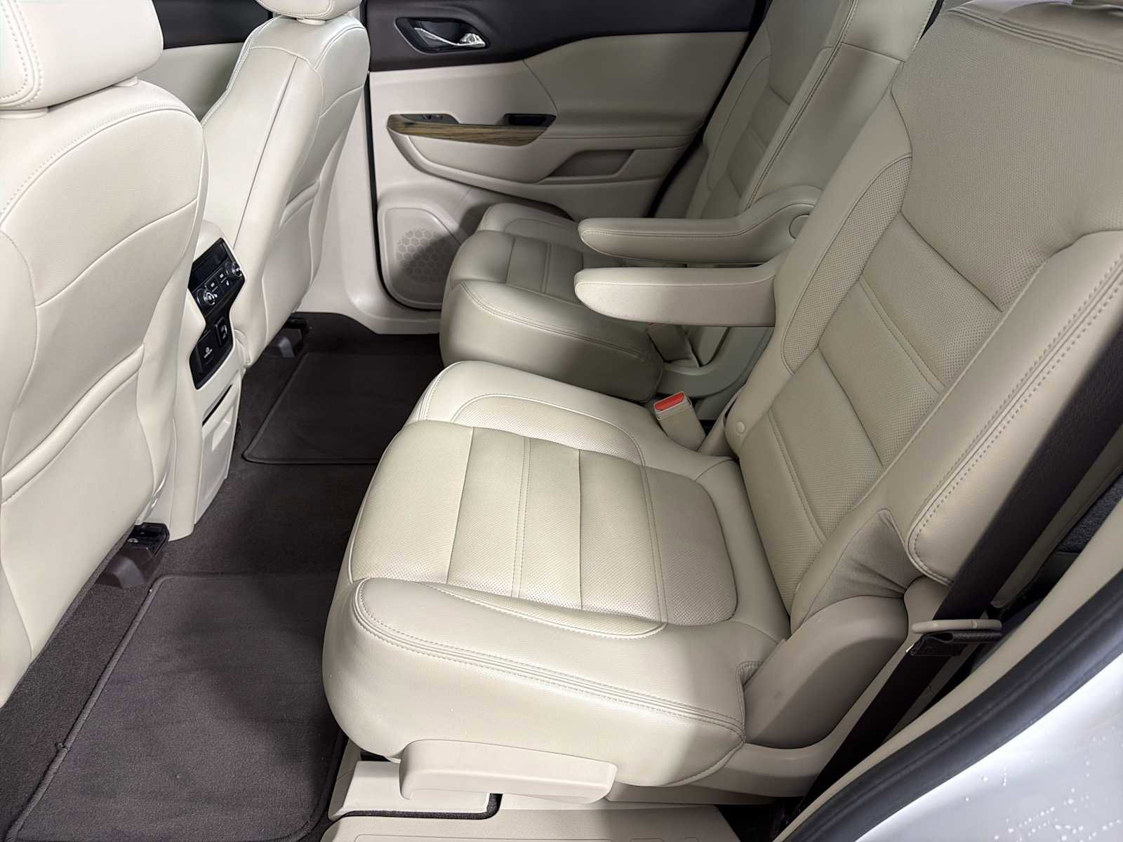 Used 2018 GMC Acadia Denali w/ Technology Package image 19