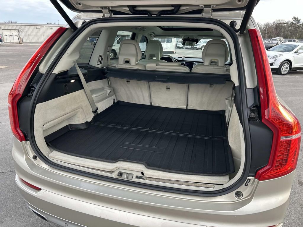 Used 2016 Volvo XC90 T6 Momentum image 13