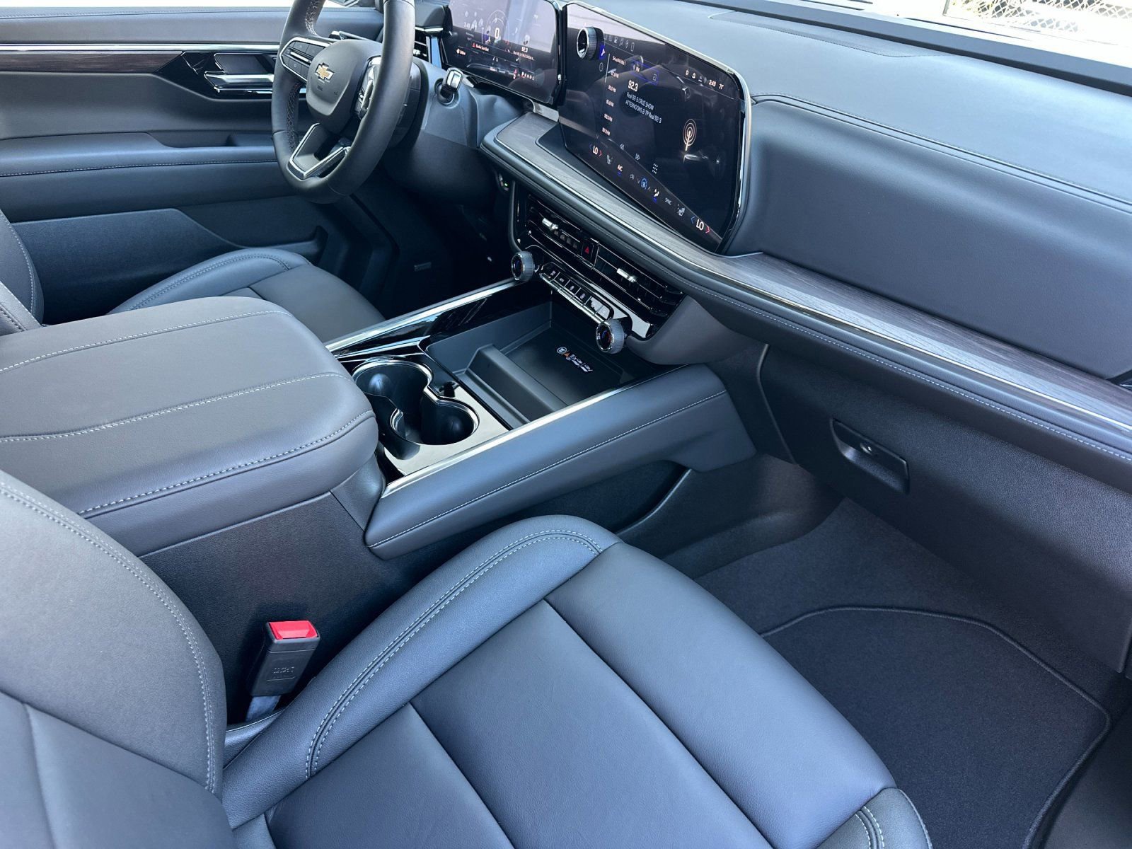 Used 2026 Chevrolet Suburban LT w/ Comfort Package RWD image 19