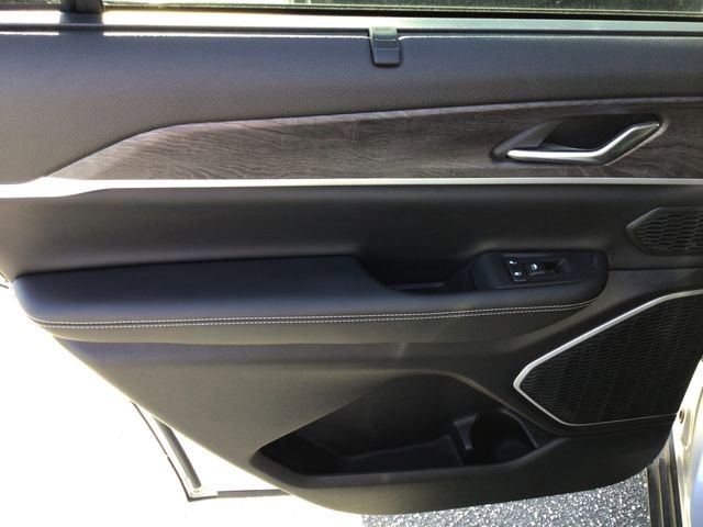 Used 2023 Jeep Grand Cherokee L Limited w/ Luxury Tech Group II RWD image 39