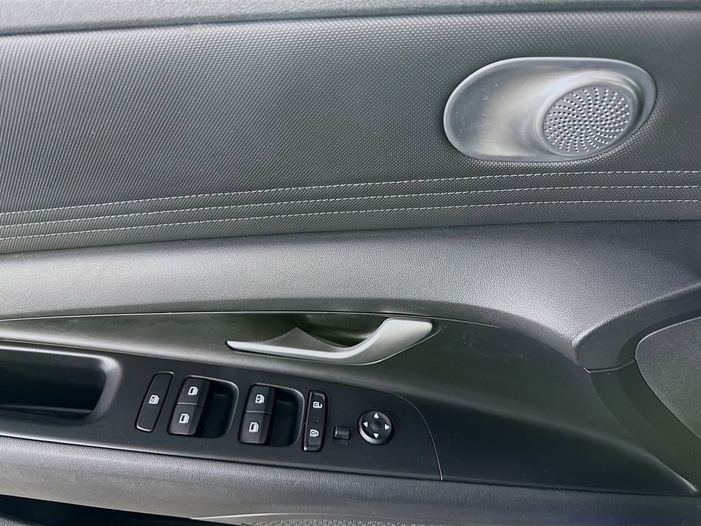 Certified 2021 Hyundai Elantra SEL w/ Convenience Package image 22