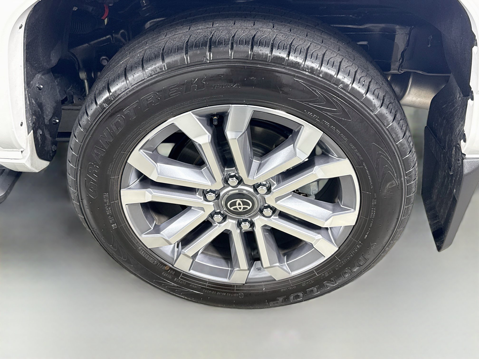 Used 2025 Toyota 4Runner Limited AWD/4WD image 31