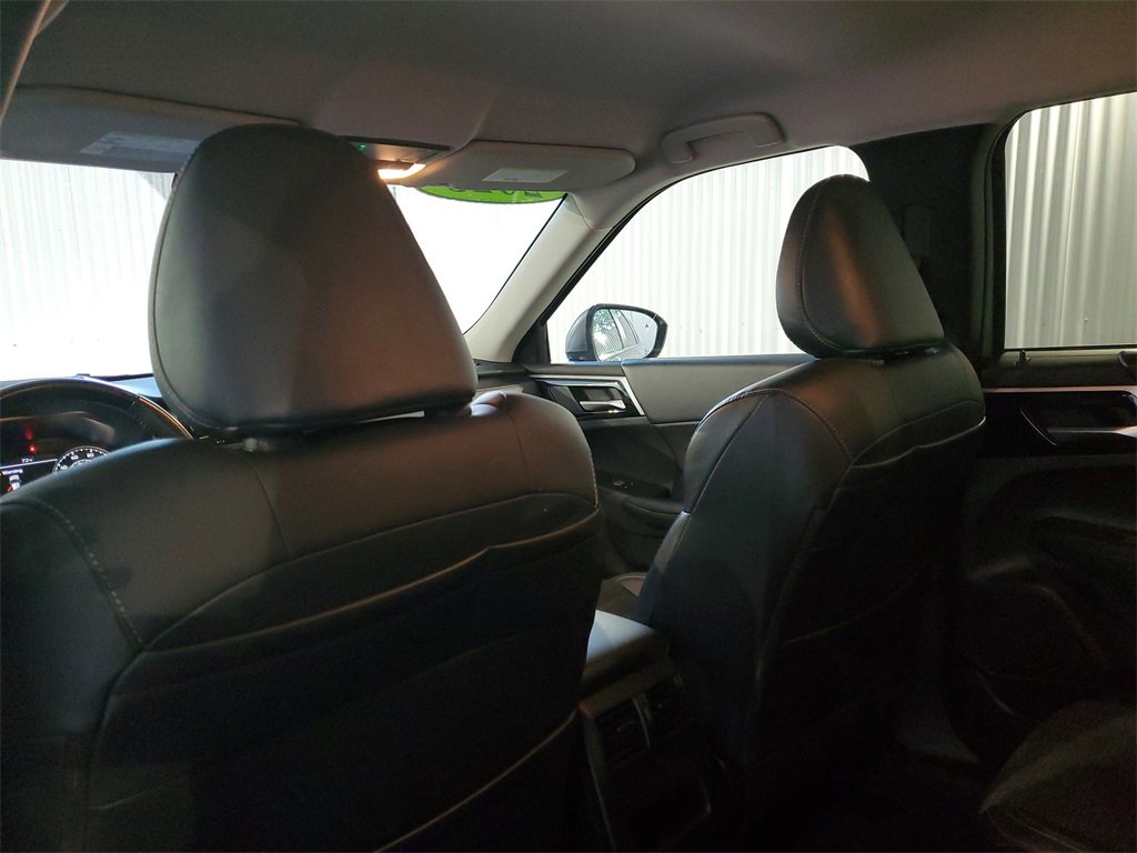 Used 2024 Mitsubishi Outlander SE image 12