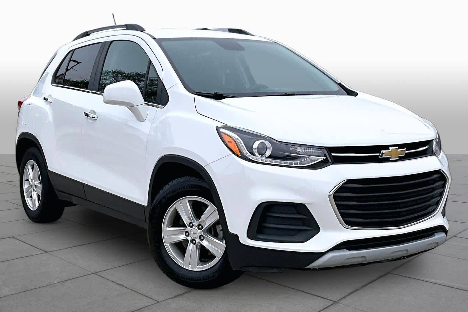 Used 2020 Chevrolet Trax LT w/ LT Convenience Package FWD image 3