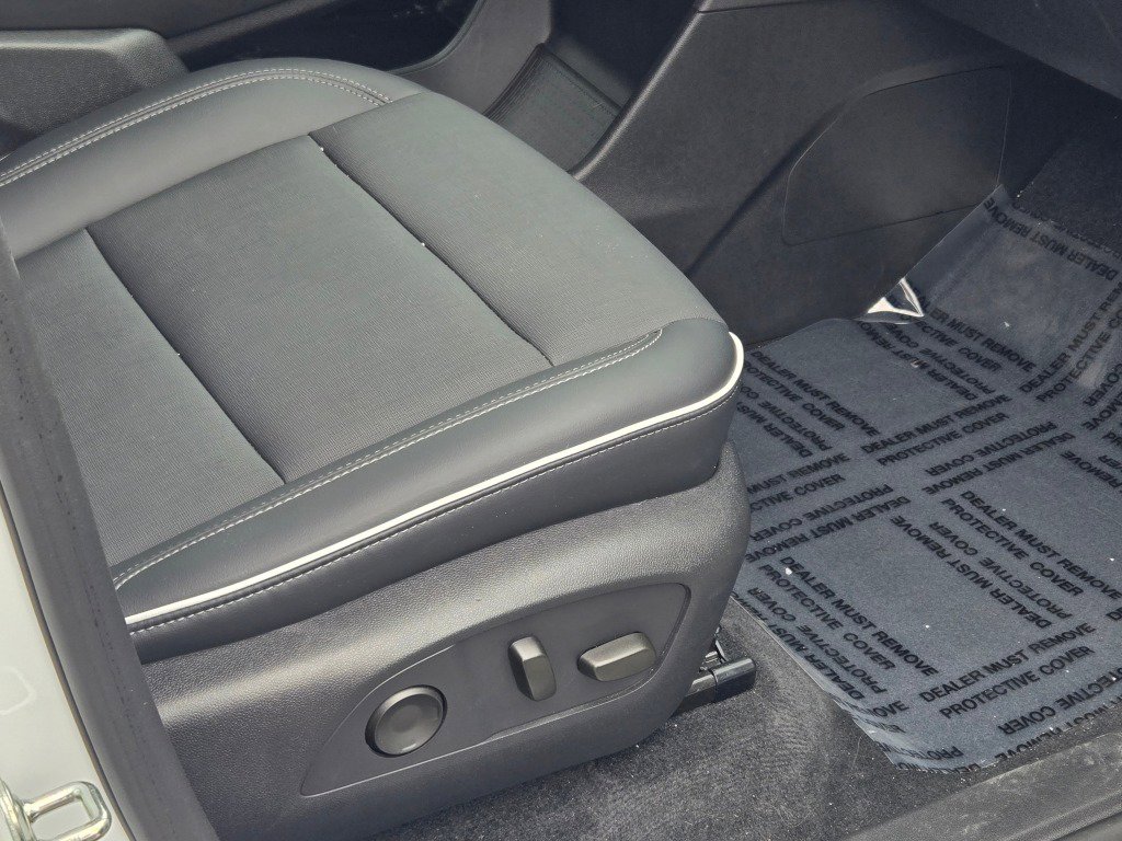 Certified 2025 Buick Enclave Preferred image 8