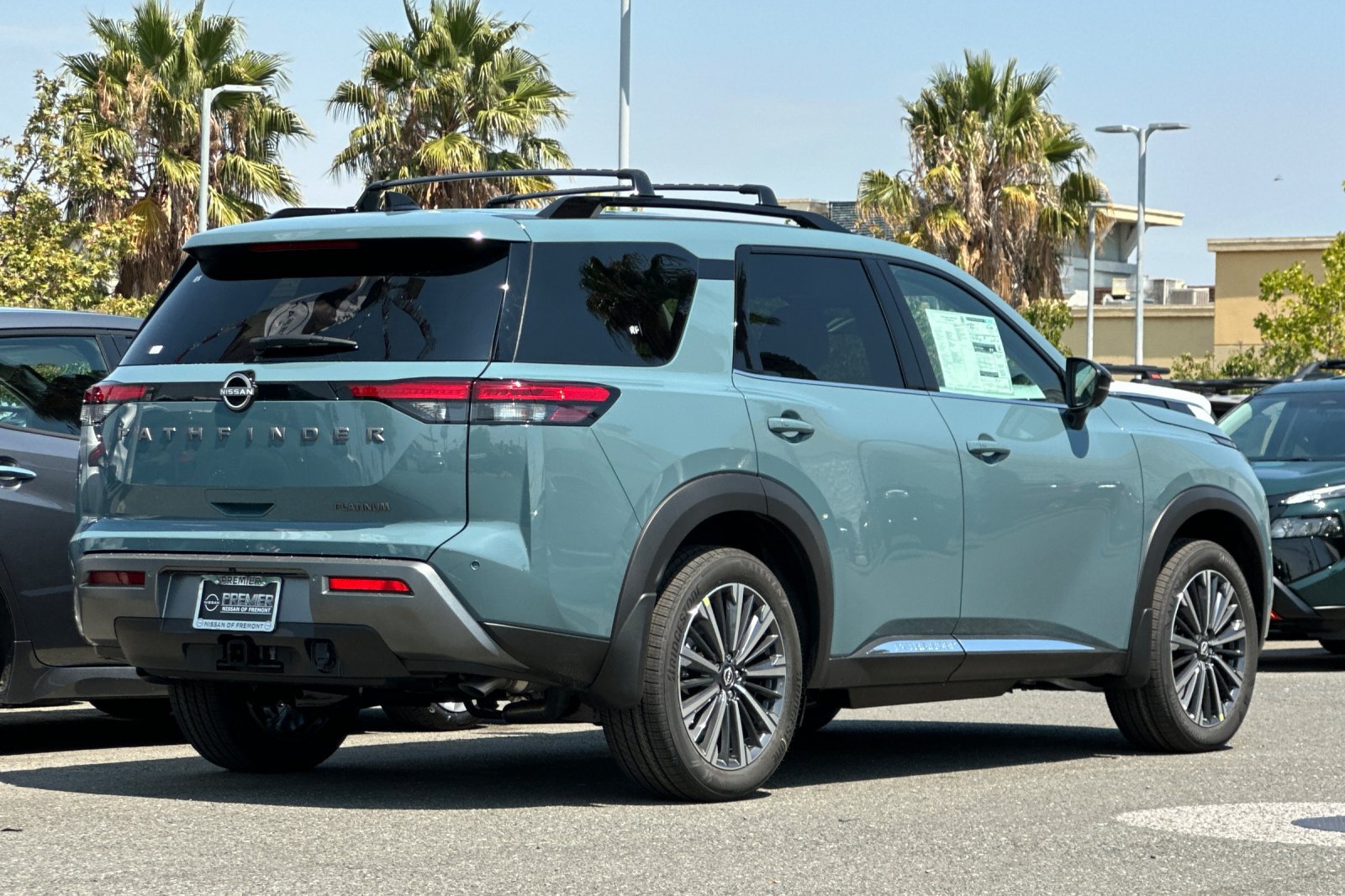 New 2026 Nissan Pathfinder Platinum FWD image 4