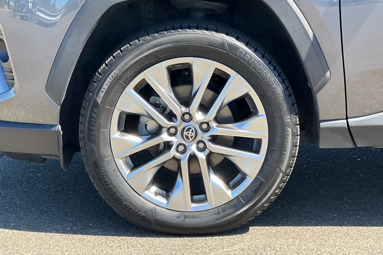 Certified 2021 Toyota RAV4 XLE Premium AWD/4WD image 32
