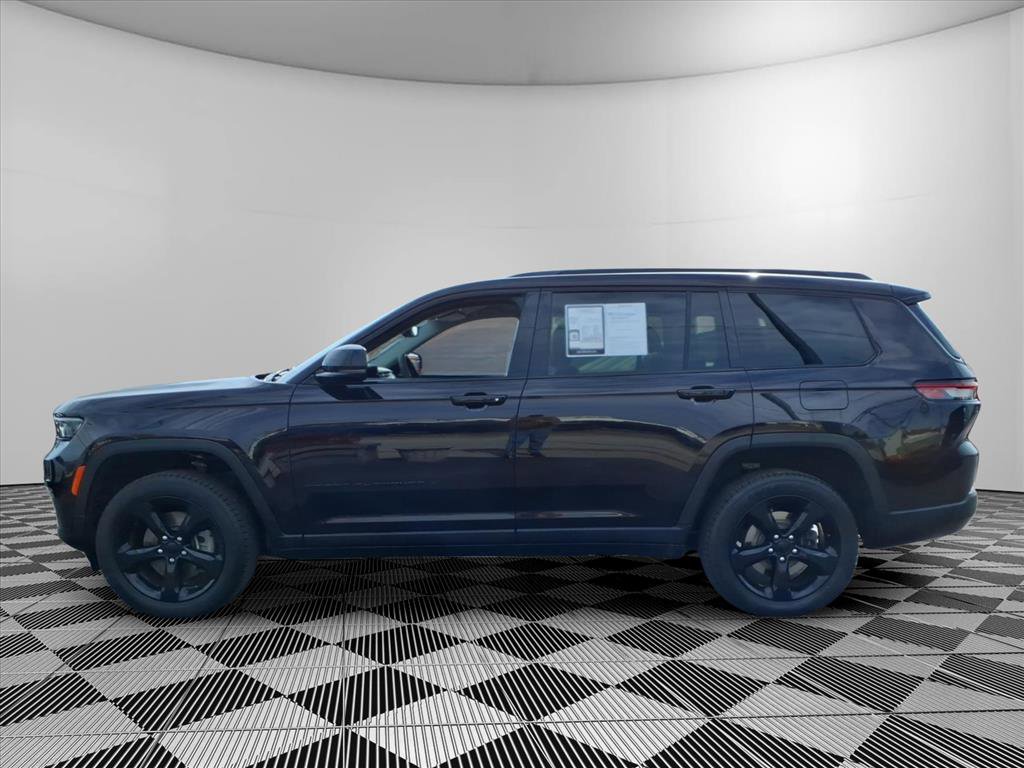 Used 2023 Jeep Grand Cherokee L Limited w/ Black Appearance Package image 9