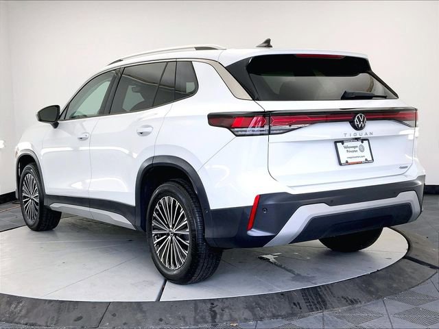 Certified 2025 Volkswagen Tiguan S w/ 18" Wheel Package image 12