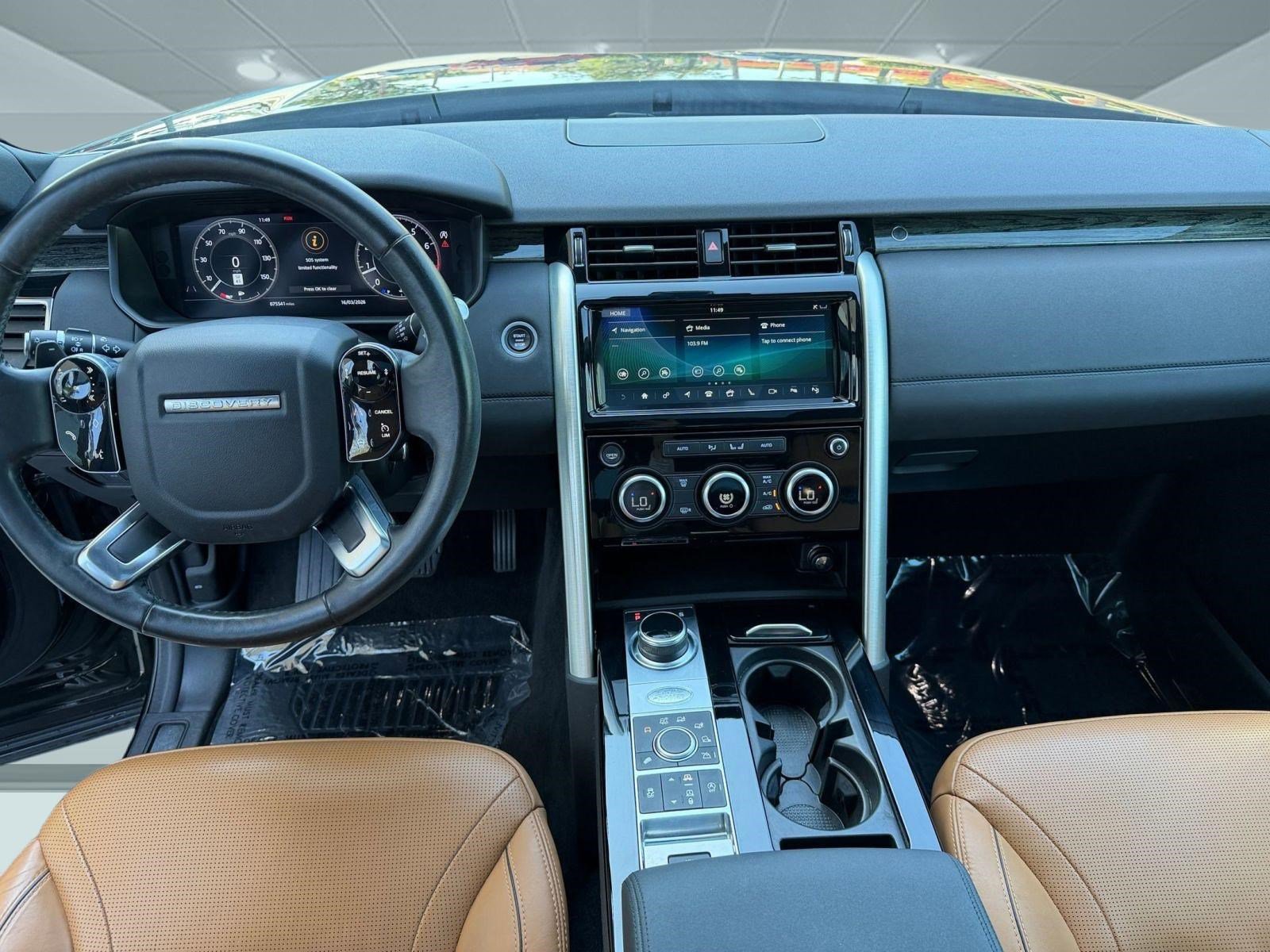 Used 2019 Land Rover Discovery HSE image 16