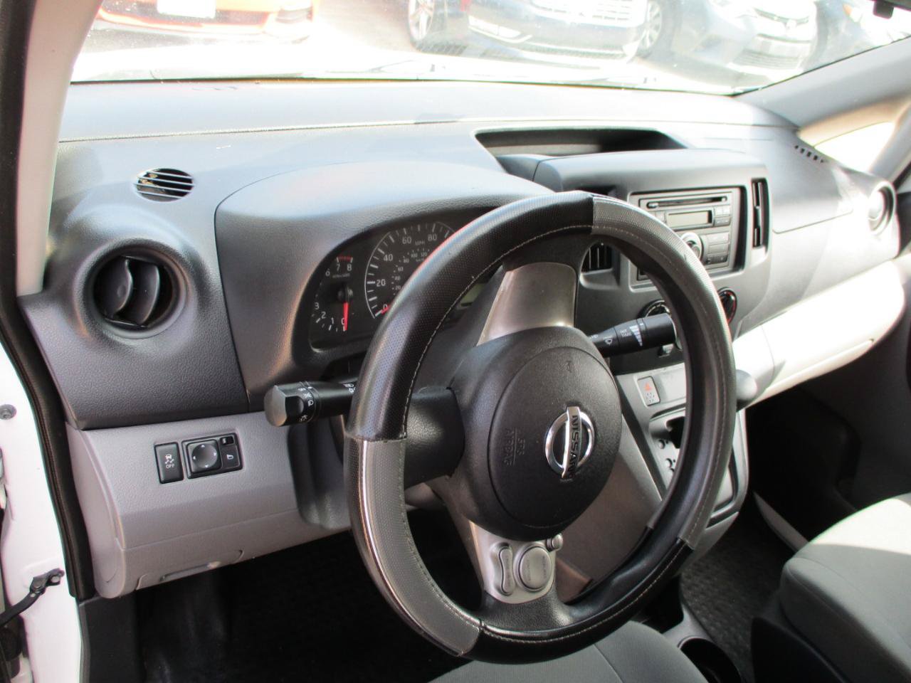 Used 2015 Nissan NV200 SV w/ Back Door Glass Package FWD image 9