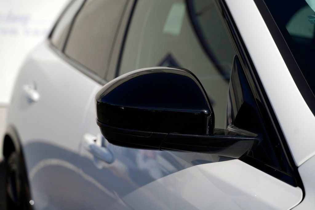 Used 2022 Jaguar F-PACE SVR image 9