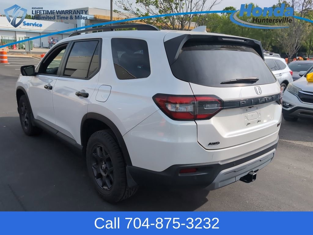 Used 2024 Honda Pilot TrailSport image 5