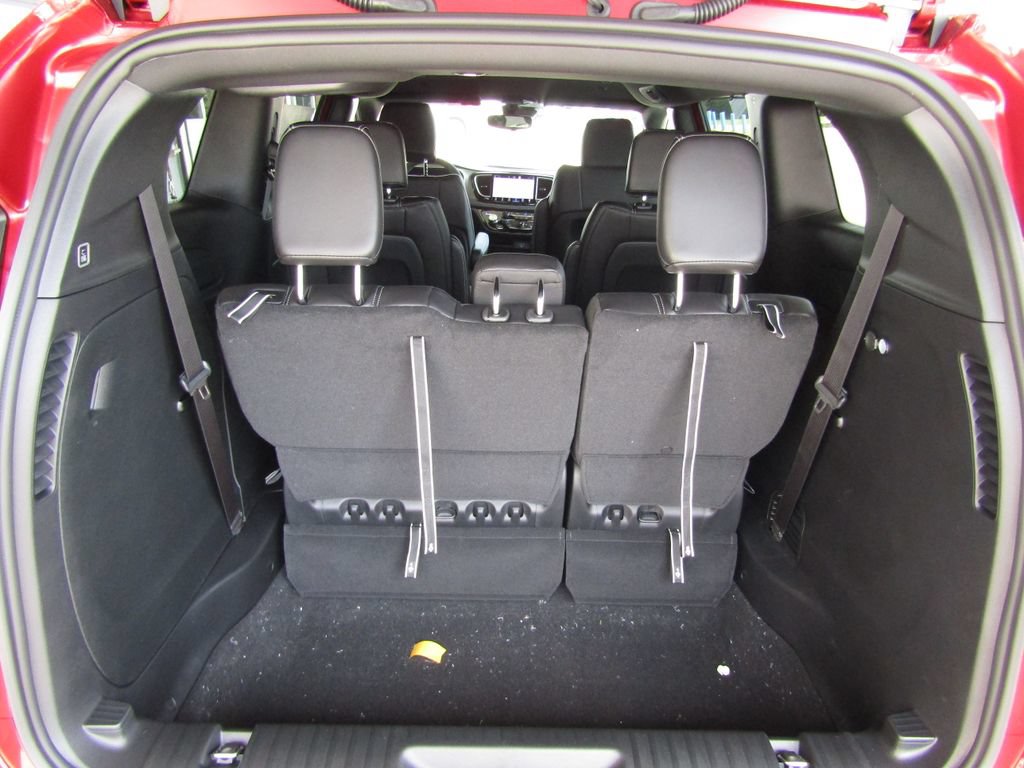 New 2027 Chrysler Pacifica Select FWD image 33
