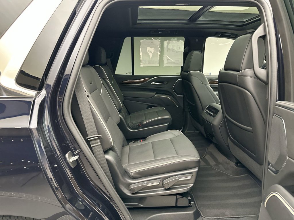 Used 2023 Cadillac Escalade Premium Luxury AWD/4WD image 19
