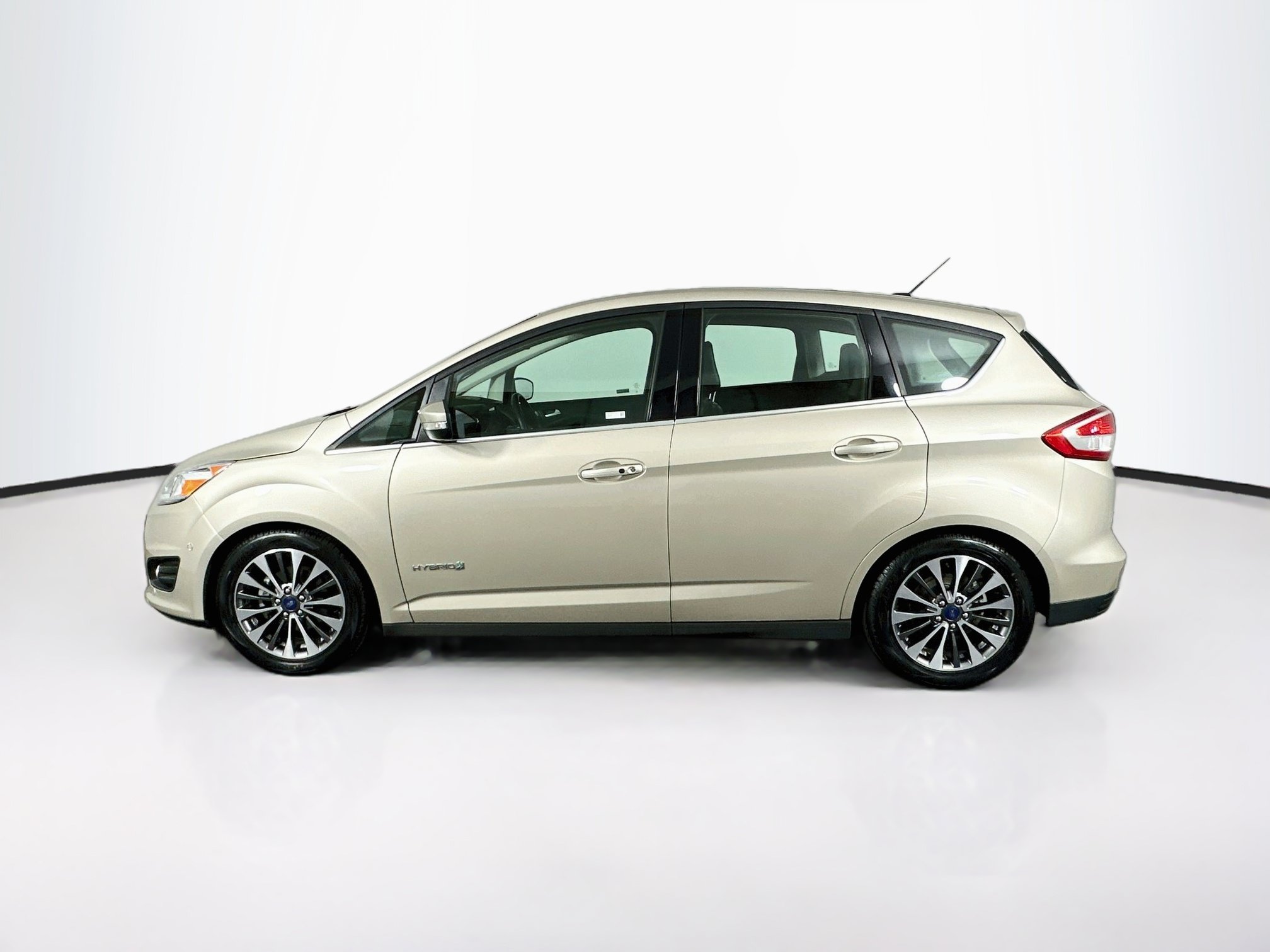 Used 2018 Ford C-MAX Titanium w/ Equipment Group 301A FWD image 4