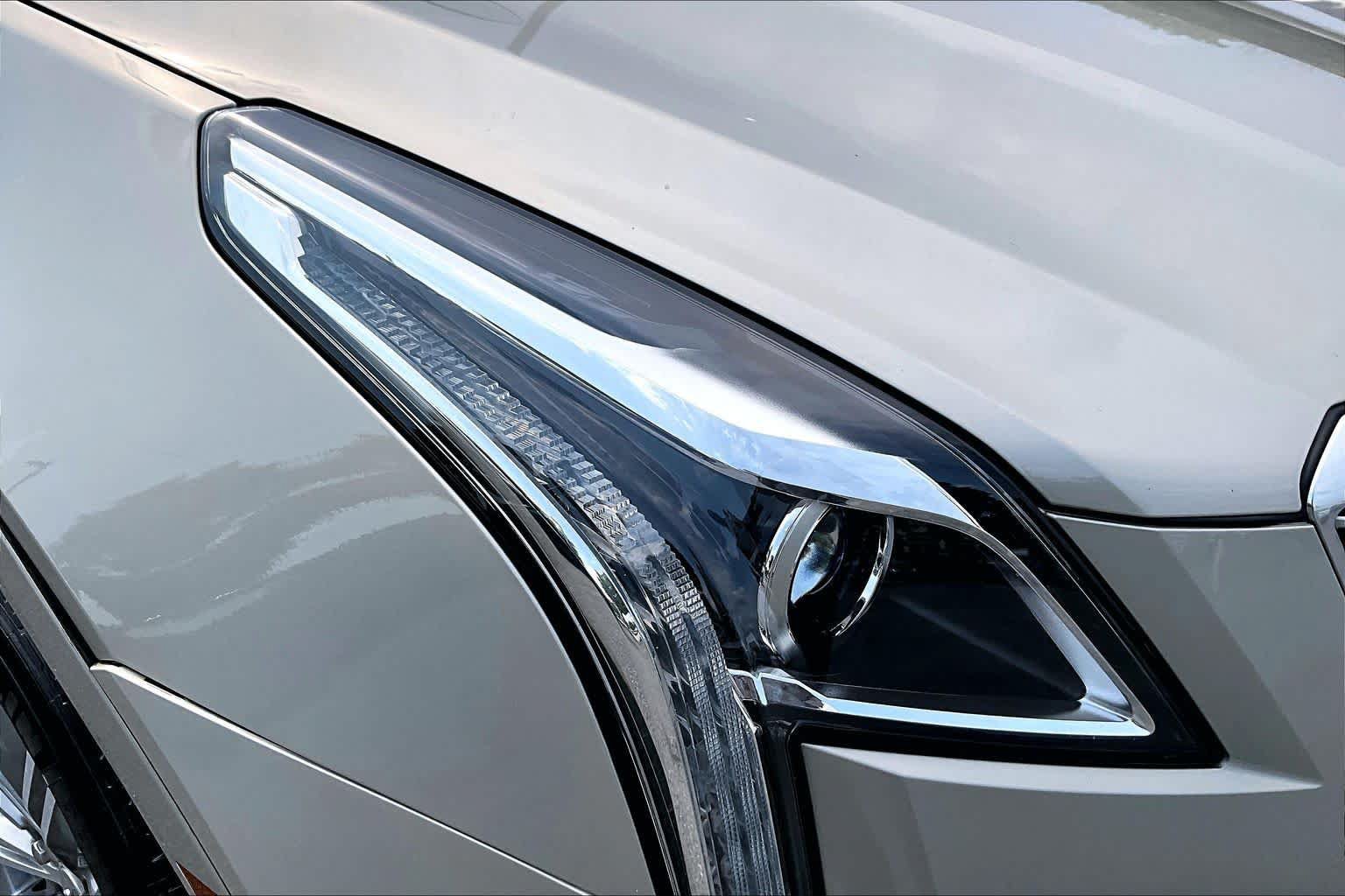 Used 2017 Cadillac XT5 Luxury w/ Driver Awareness Package FWD image 28