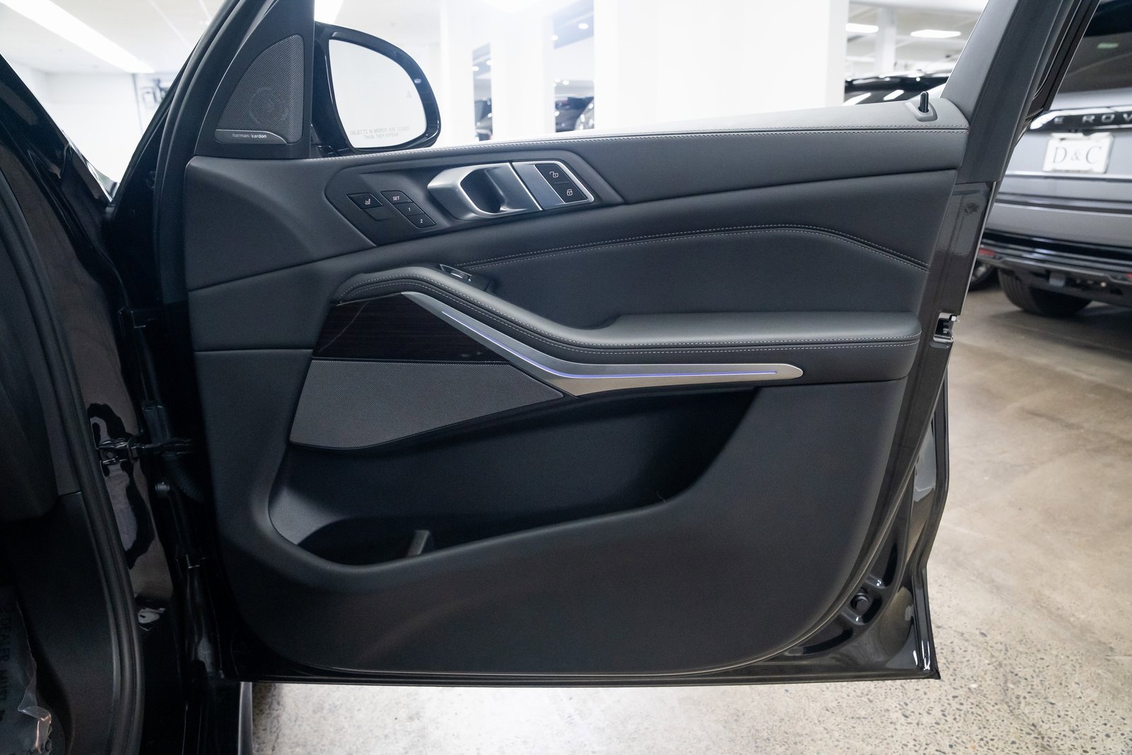 Used 2023 BMW X7 M60i w/ Executive Package image 23