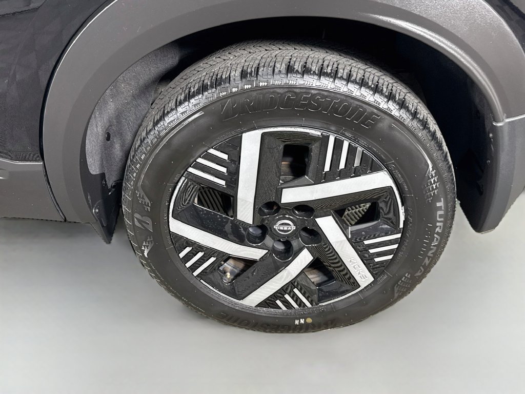 Certified 2025 Nissan Kicks SV FWD image 31