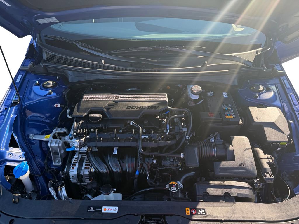 Certified 2025 Hyundai Elantra Sport image 17