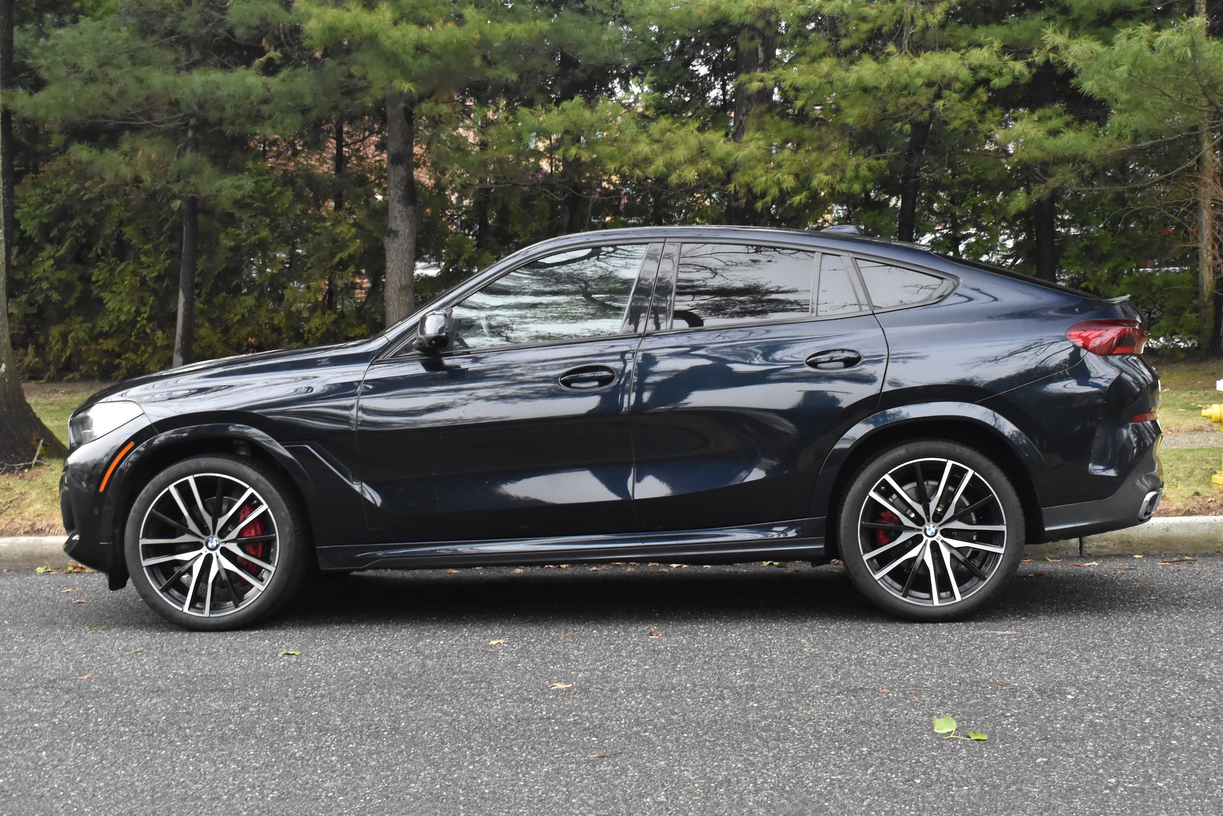 Used 2021 BMW X6 xDrive40i w/ M Sport Package image 4