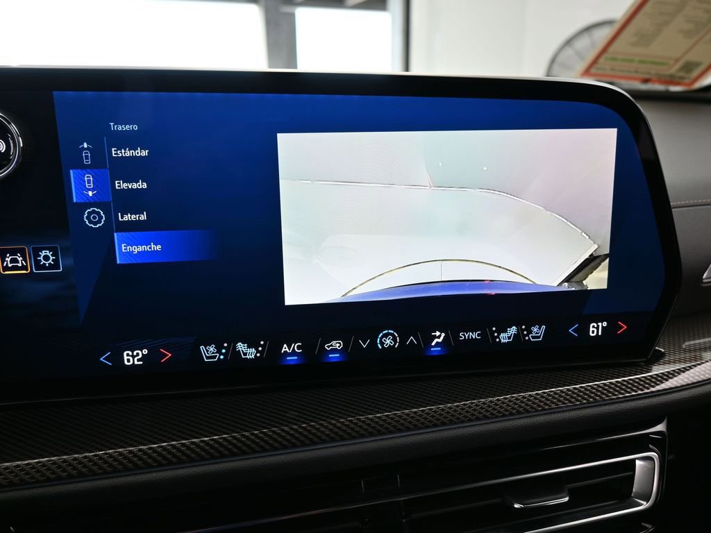 Used 2025 Chevrolet Traverse High Country image 24