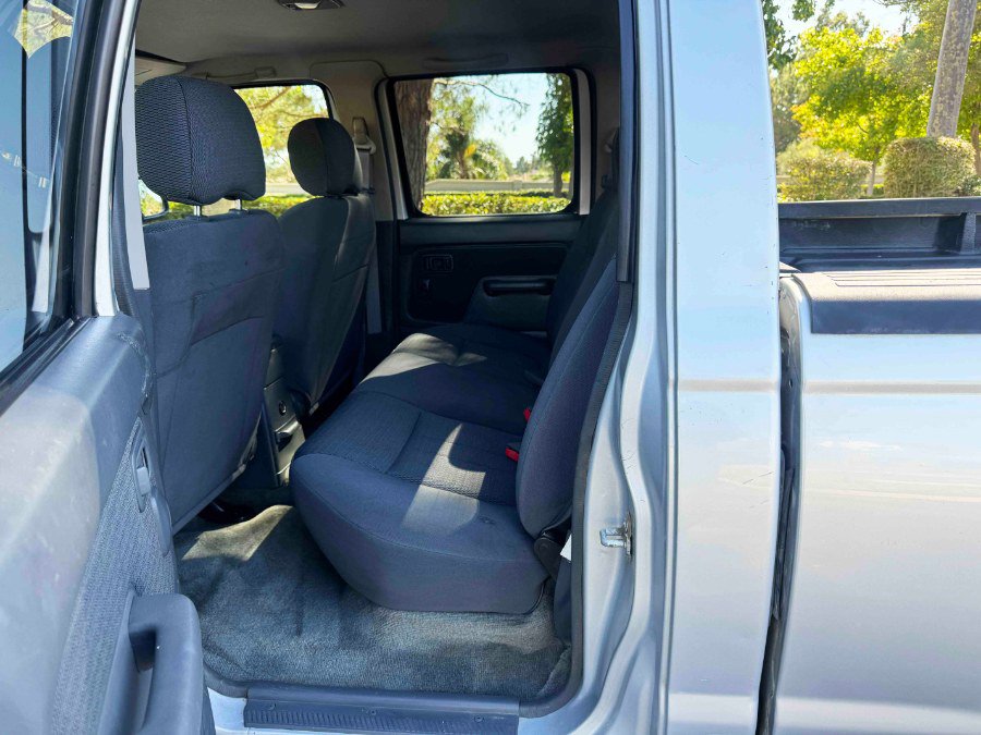 Used 2004 Nissan Frontier S/C image 29