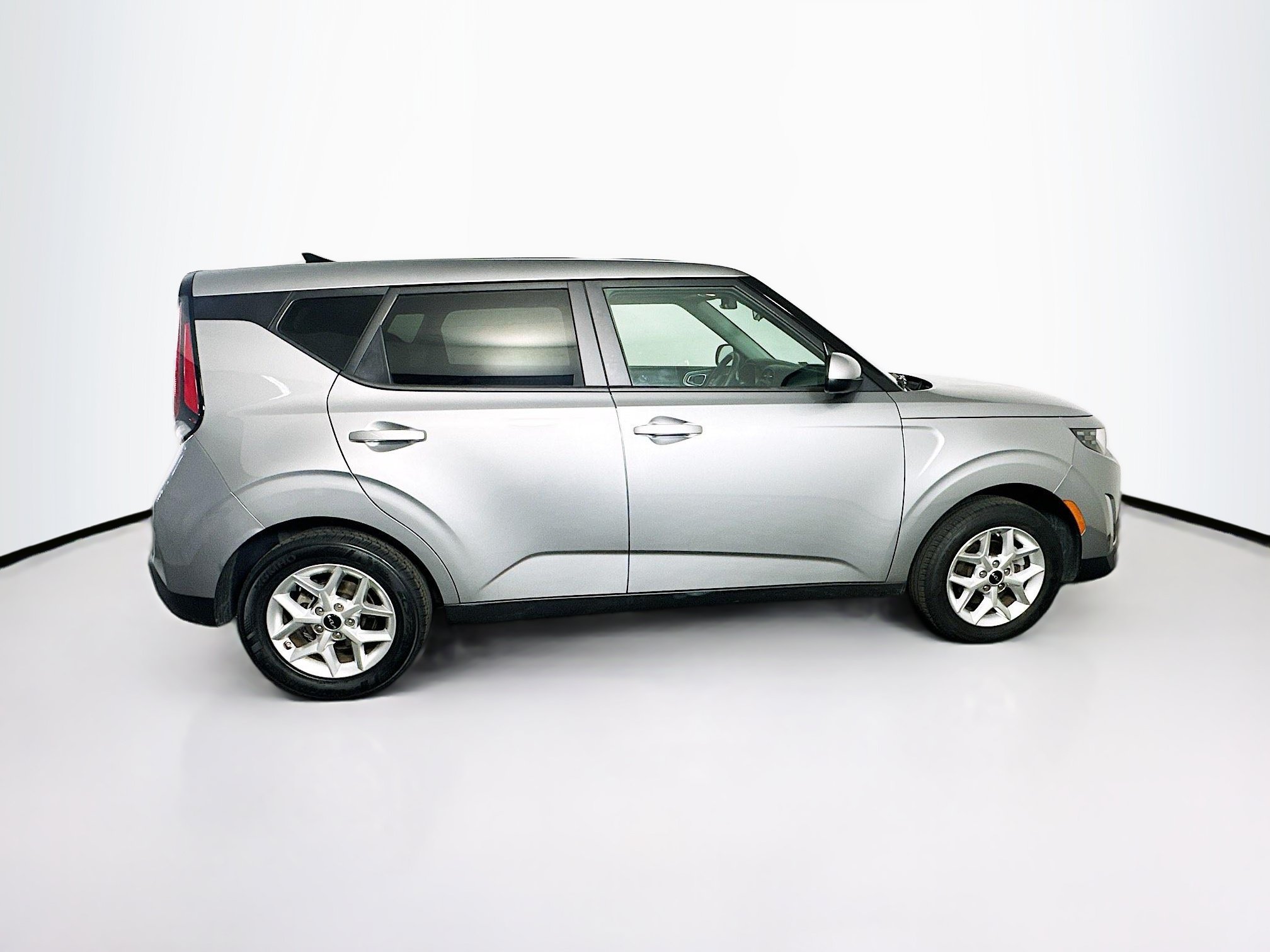 Used 2025 Kia Soul LX w/ LX Technology Package FWD image 10