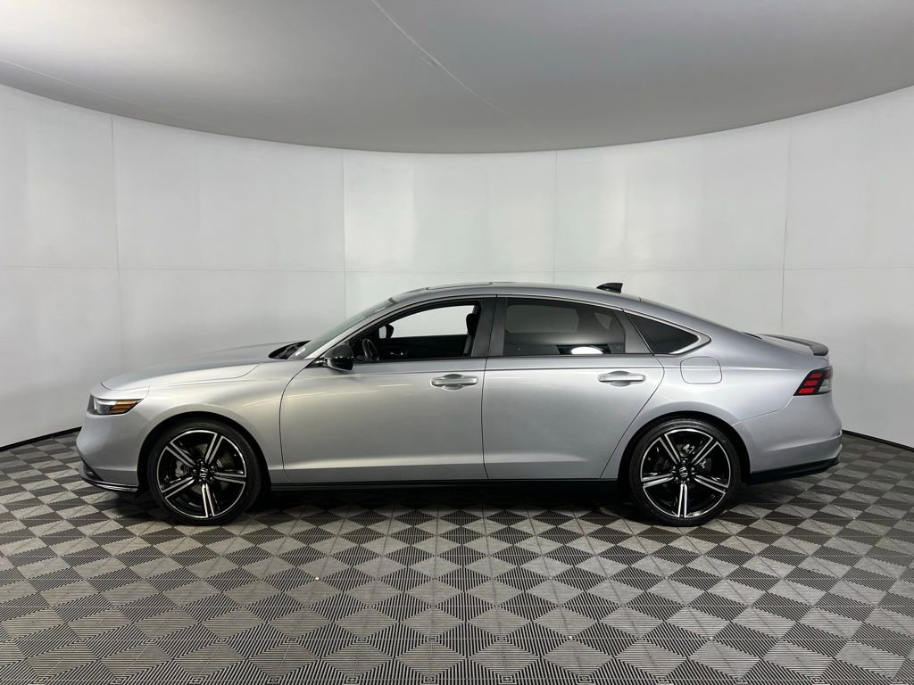 Used 2025 Honda Accord Sport image 9