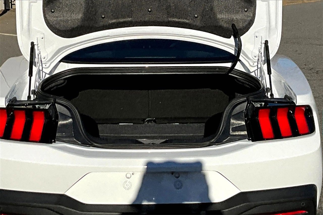 Used 2024 Ford Mustang GT Premium image 23