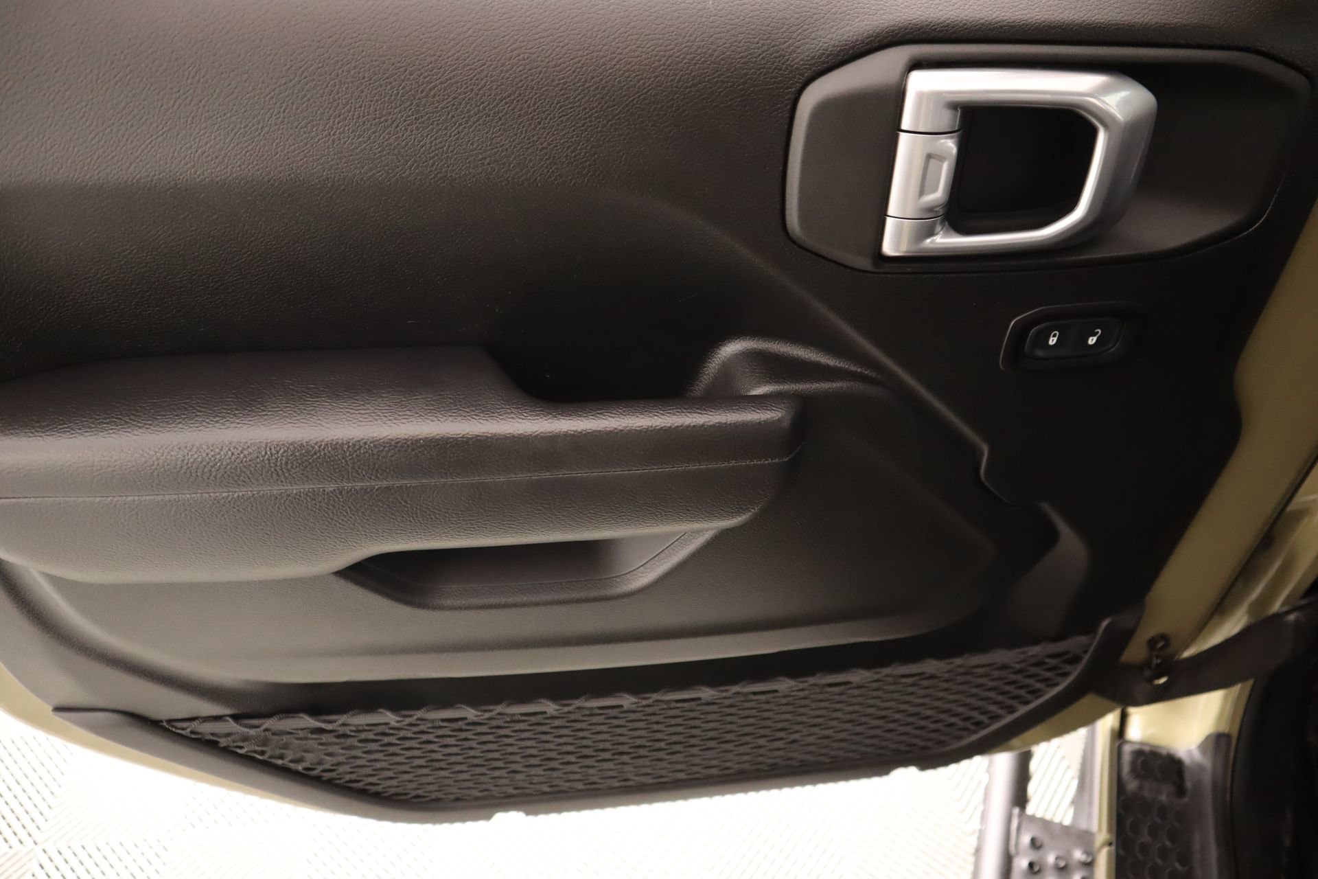 Used 2025 Jeep Wrangler Sport image 14