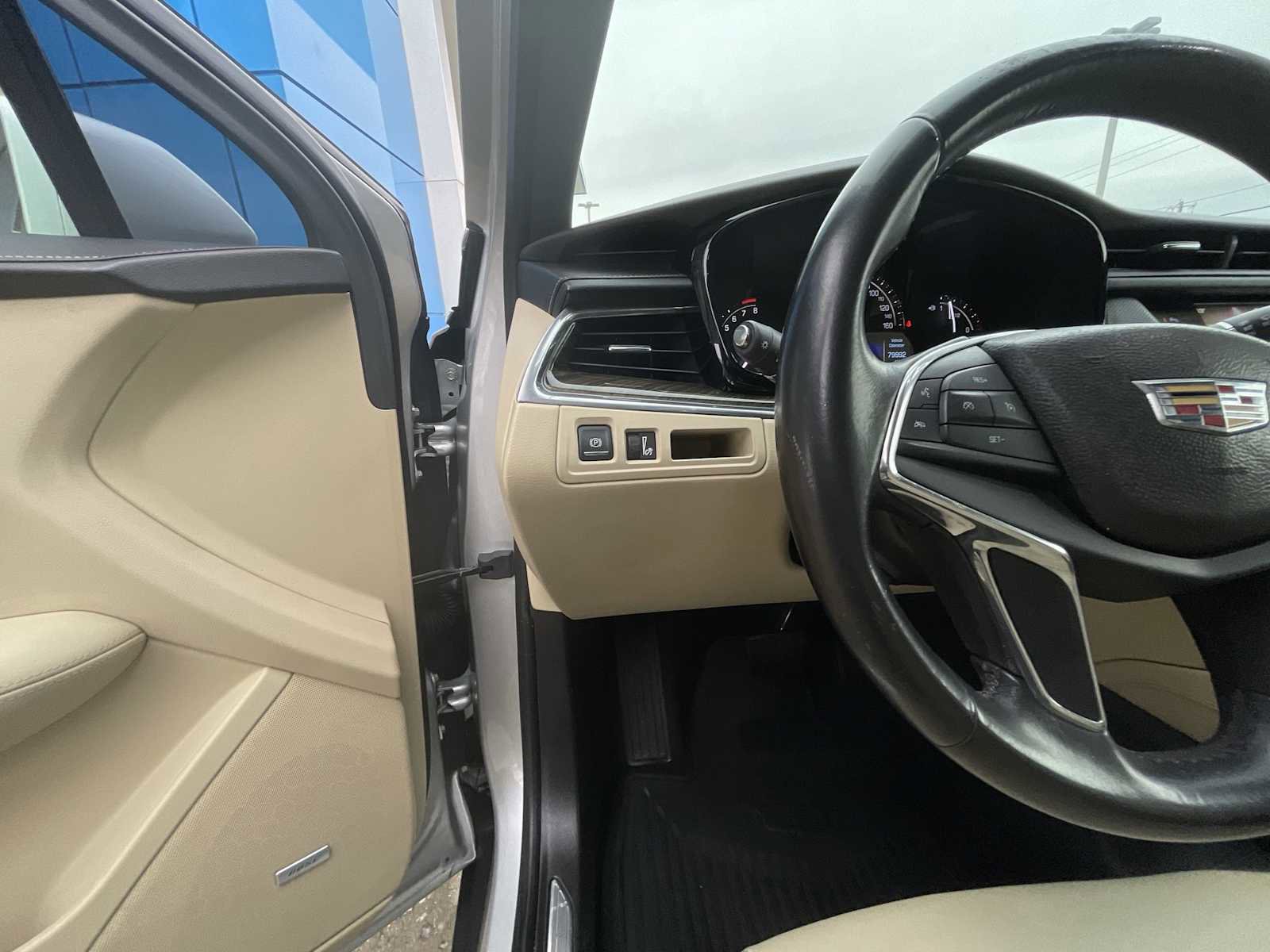 Certified 2017 Cadillac XT5 FWD image 17