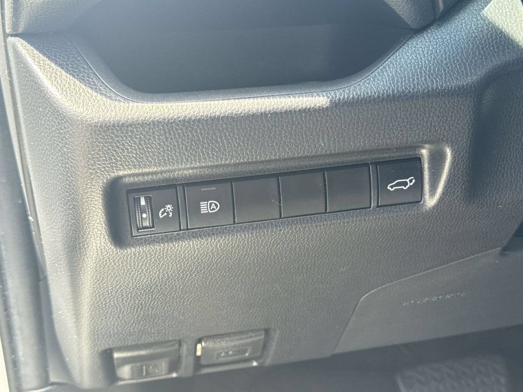 Used 2021 Toyota RAV4 XLE Premium FWD image 12