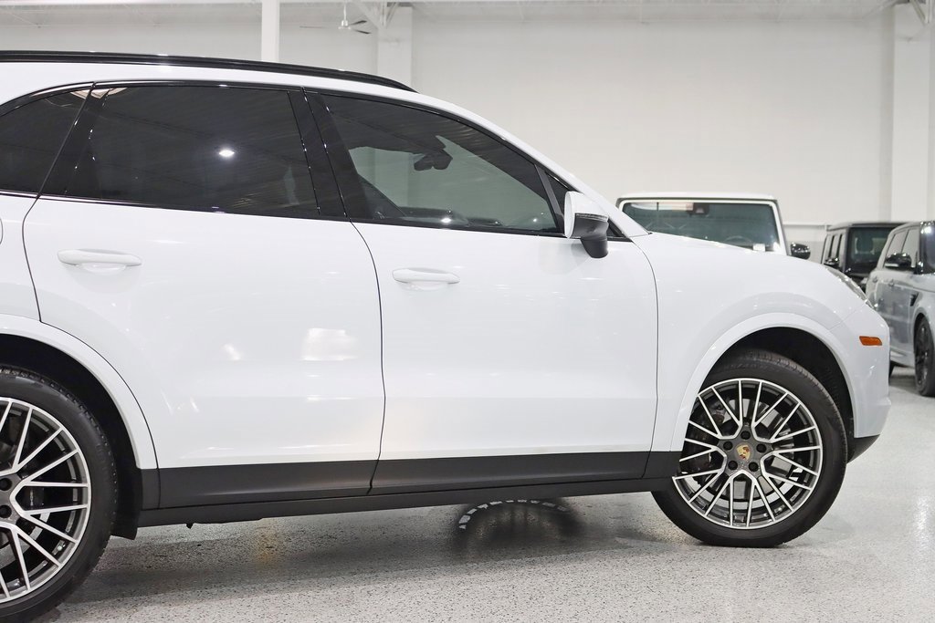 Used 2022 Porsche Cayenne Platinum Edition image 11