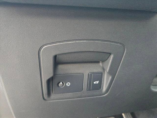 Used 2023 Land Rover Range Rover Velar R-Dynamic S image 19