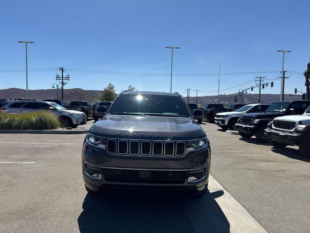 Used 2023 Jeep Wagoneer 4WD image 2