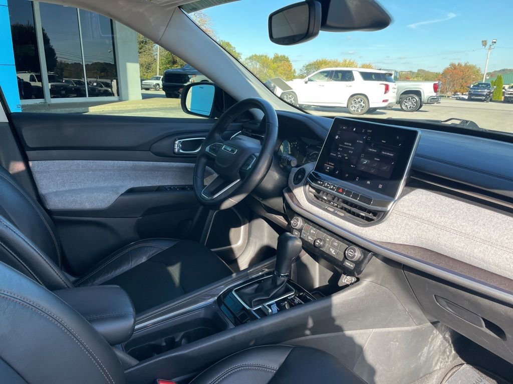 Used 2022 Jeep Compass Latitude image 28