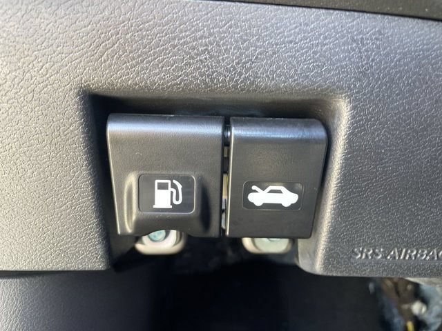 Used 2024 Nissan Versa SR FWD image 31