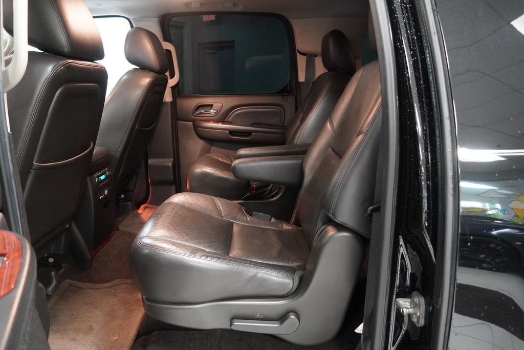 Used 2013 Cadillac Escalade ESV Premium AWD/4WD image 27