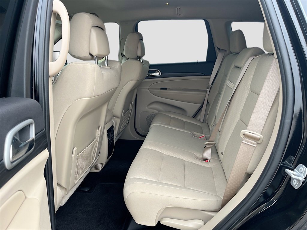 Used 2021 Jeep Grand Cherokee Laredo image 23