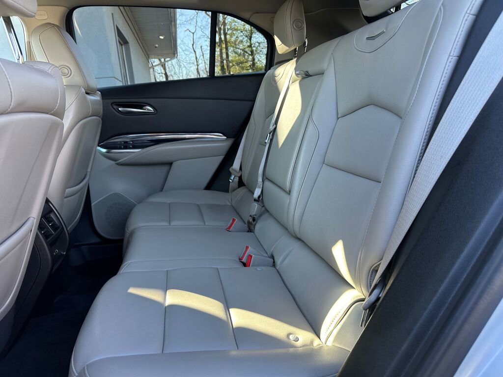 Used 2020 Cadillac XT4 Luxury w/ Cold Weather Package image 21