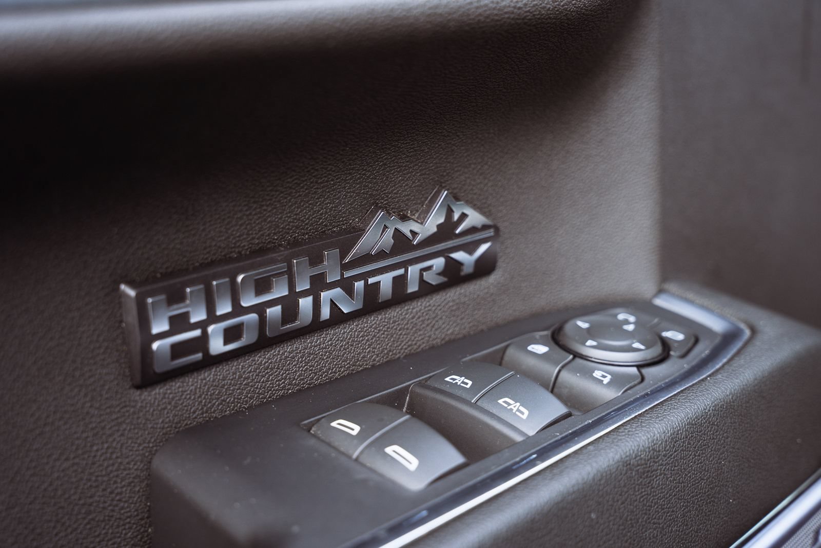 Used 2024 Chevrolet Silverado 1500 High Country w/ Technology Package AWD/4WD image 33