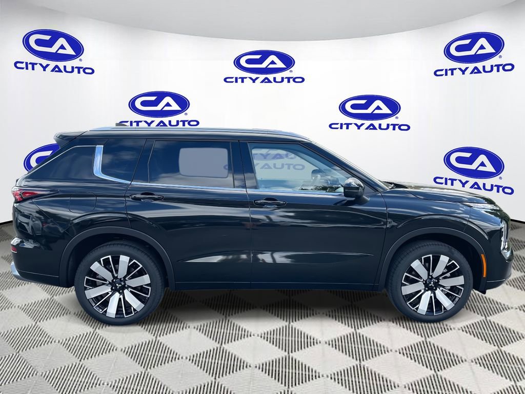 New 2025 Mitsubishi Outlander SEL image 2
