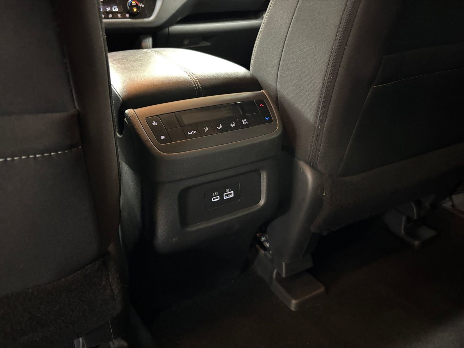 Used 2025 Nissan Pathfinder SV FWD image 24
