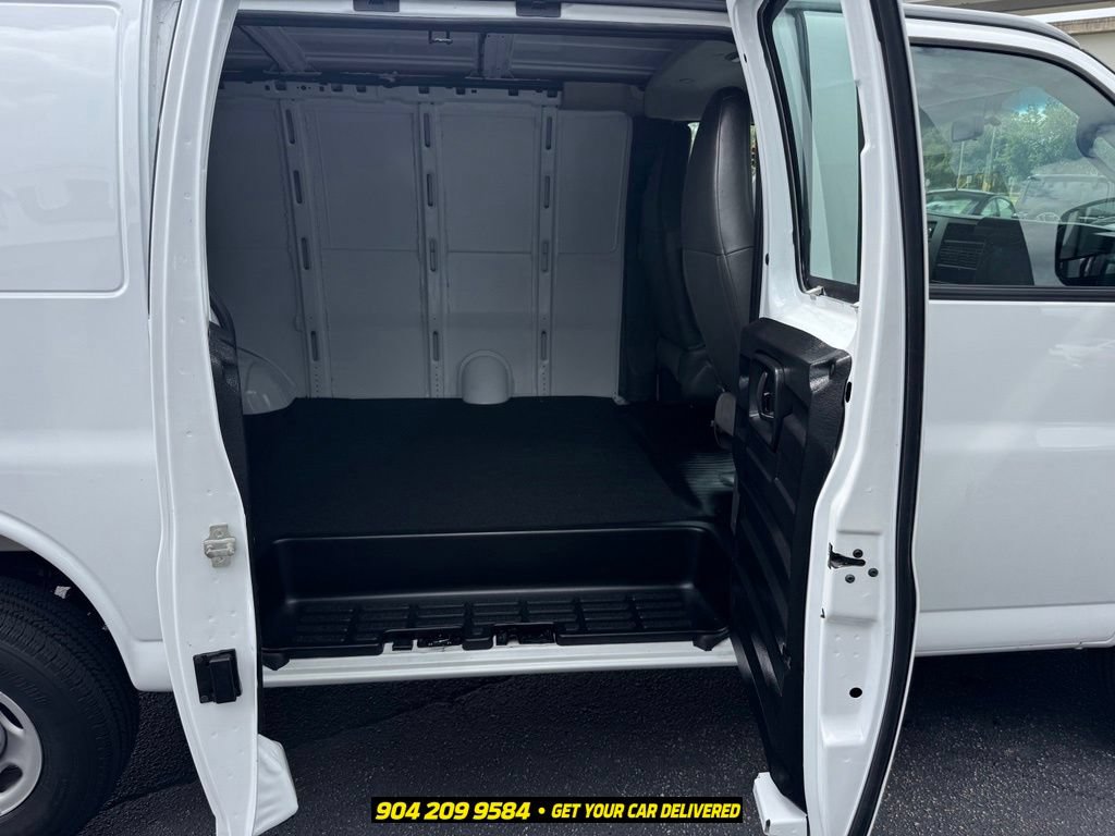 Used 2026 Chevrolet Express 2500 w/ Driver Convenience Package RWD image 26