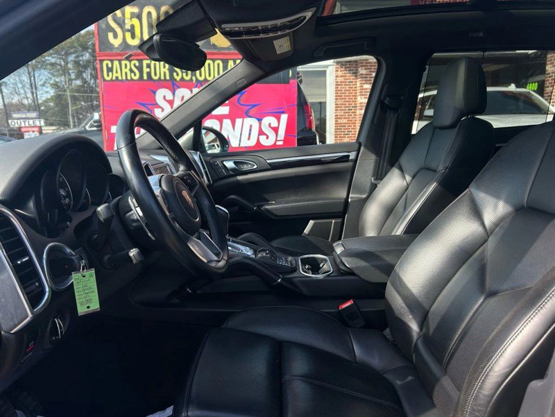 Used 2018 Porsche Cayenne Sport Utility 4D image 9