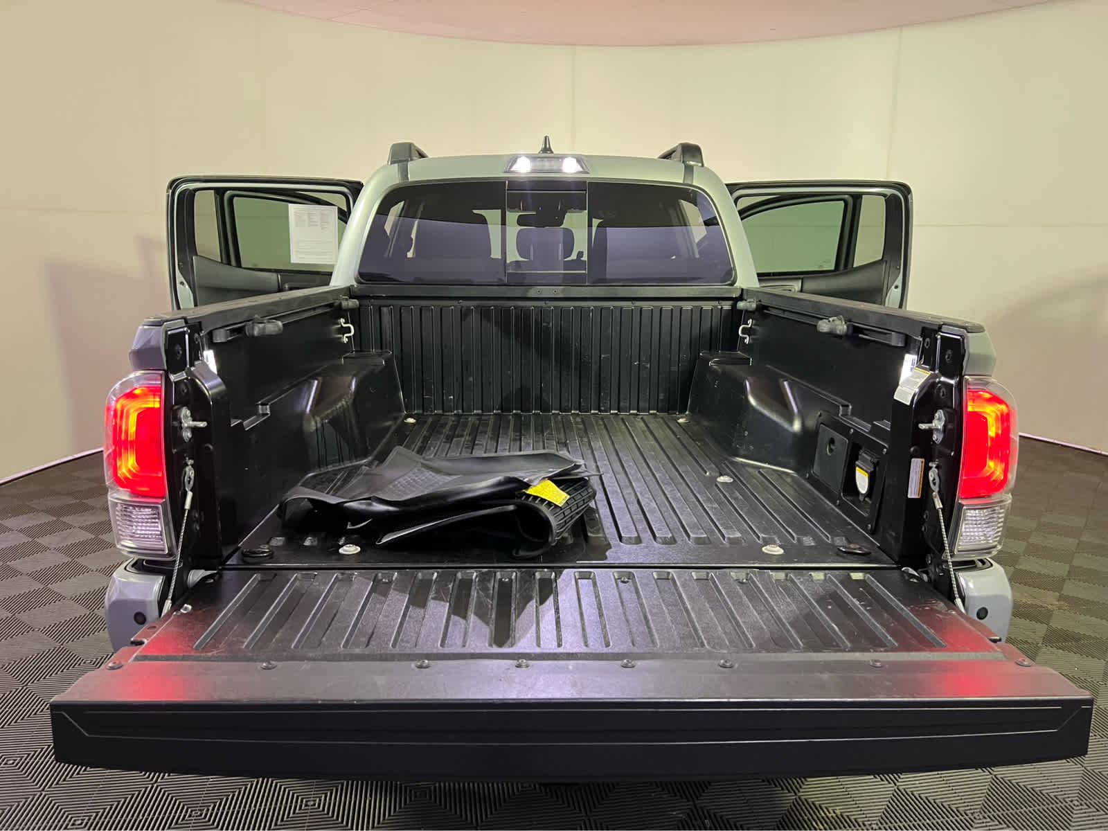 Used 2021 Toyota Tacoma TRD Off-Road w/ Technology Package image 22