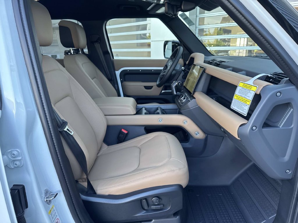 New 2026 Land Rover Defender 110 X-Dynamic SE AWD/4WD image 9