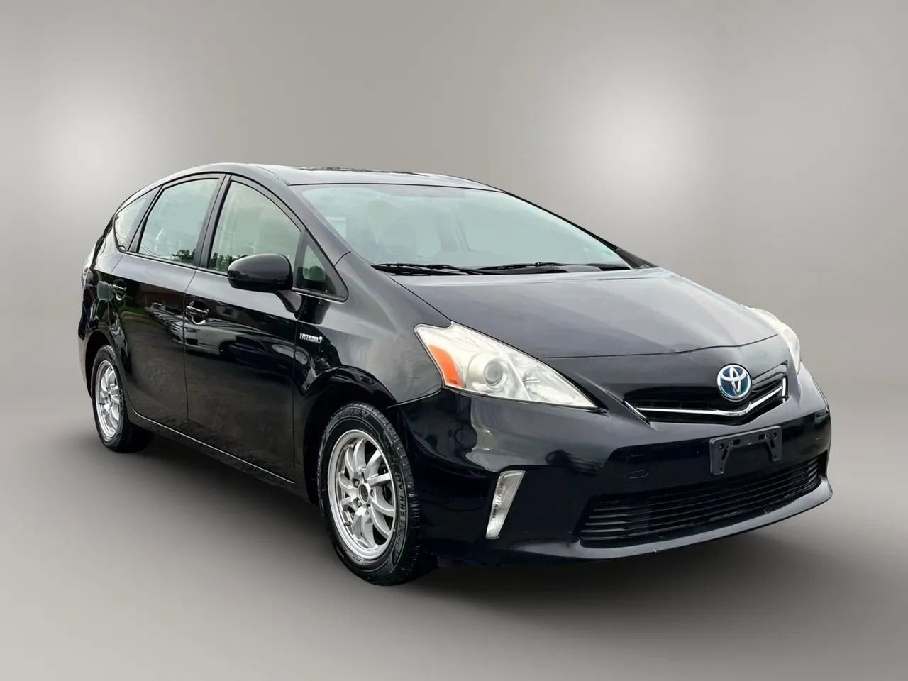 Used 2012 Toyota Prius V Three image 2